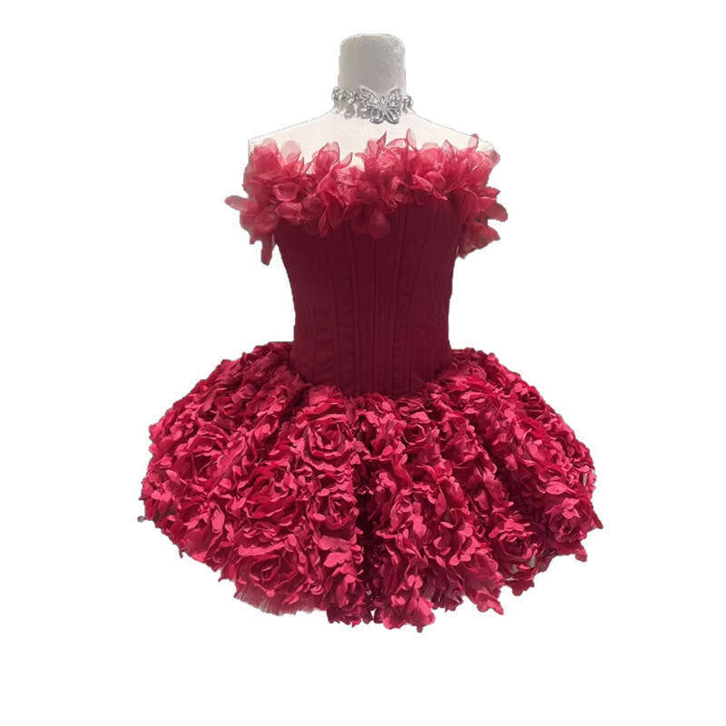 Subtle socialite with sweet and spicy style, sexy strapless three-dimensional floral design, waist cinching and slimming effect, fluffy mini skirt