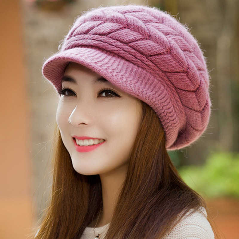 Womens autumn and winter hats are fashionable and versatile warm woolen hats with fleece lining thickened berets and knitted caps with duckbill design