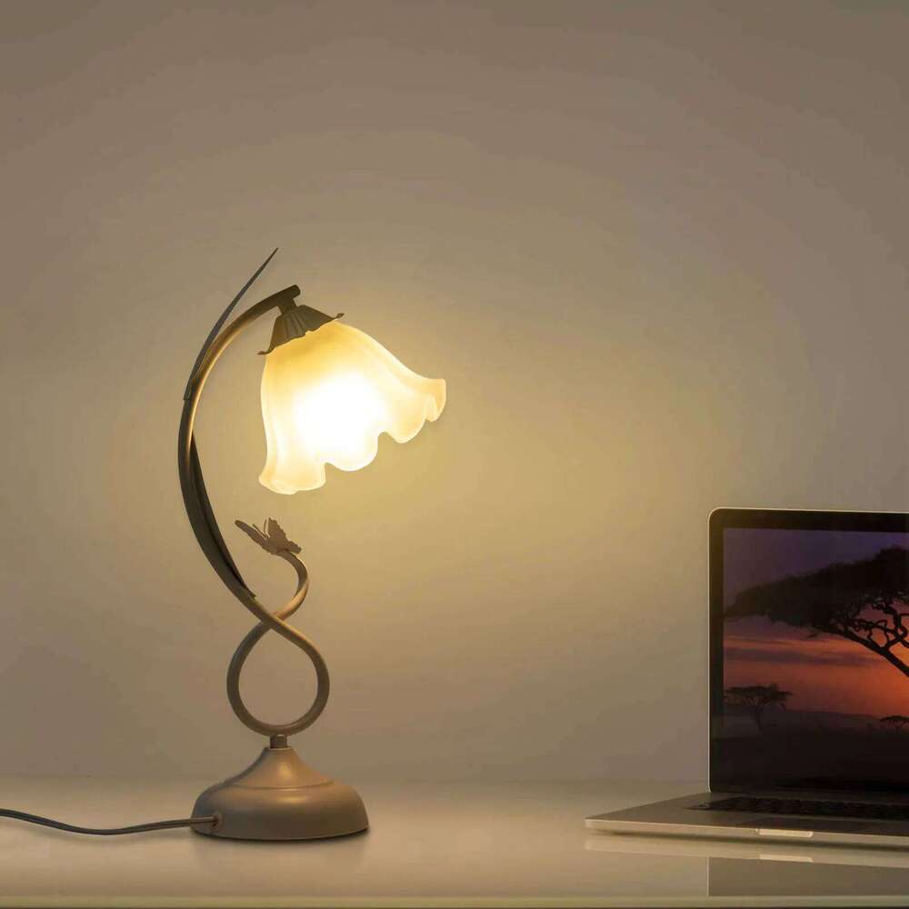 Flower Shaped Desk White Glass Lampshade Bedside Lamp for Coffee Table Decorative Lighting H260225