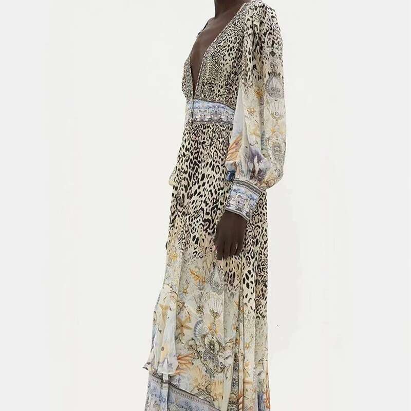 2026 autumn European and American niche fashion brands social celebrities sexy V-neck unique leopard print flowing long skirt