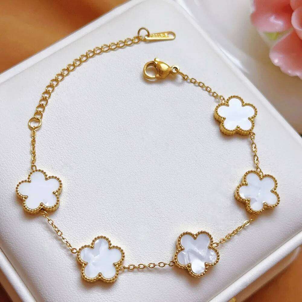 Sweet Fashion Exquisite Double-sided Five Leaf Flower Bracelet for Women Friends Stainless Steel Lucky Jewelry Does Not Fade Z260225