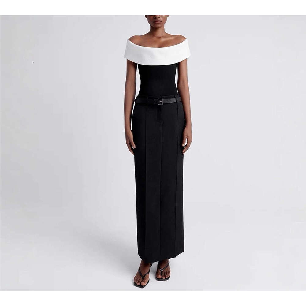 New designer niche fashion black and white contrasting color off shoulder slim fit multifunctional knitted women's top 2026