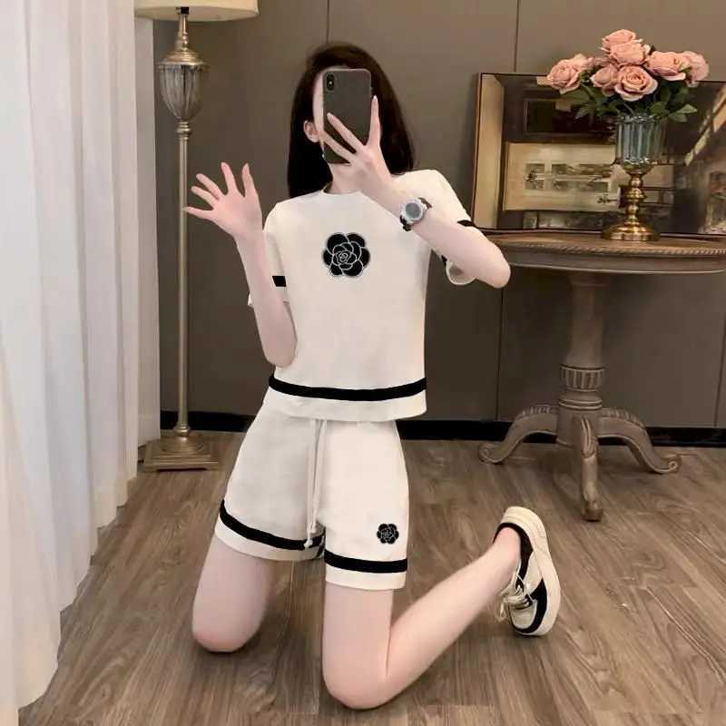 2026 Summer Women's Two Piece Set, Camellia Embroidery Contrast Trim T-Shirt & ShortsT260226
