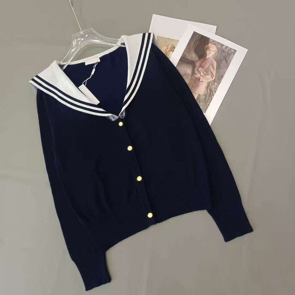 High quality 2026 early autumn new designer celebrity style navy style shawl V-neck knitted long sleeved cardigan for women