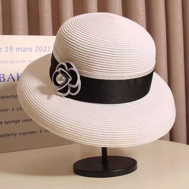 Metal buckle decorated straw hat Fashionable tassel decoration Suitable for wedding guests and garden parties