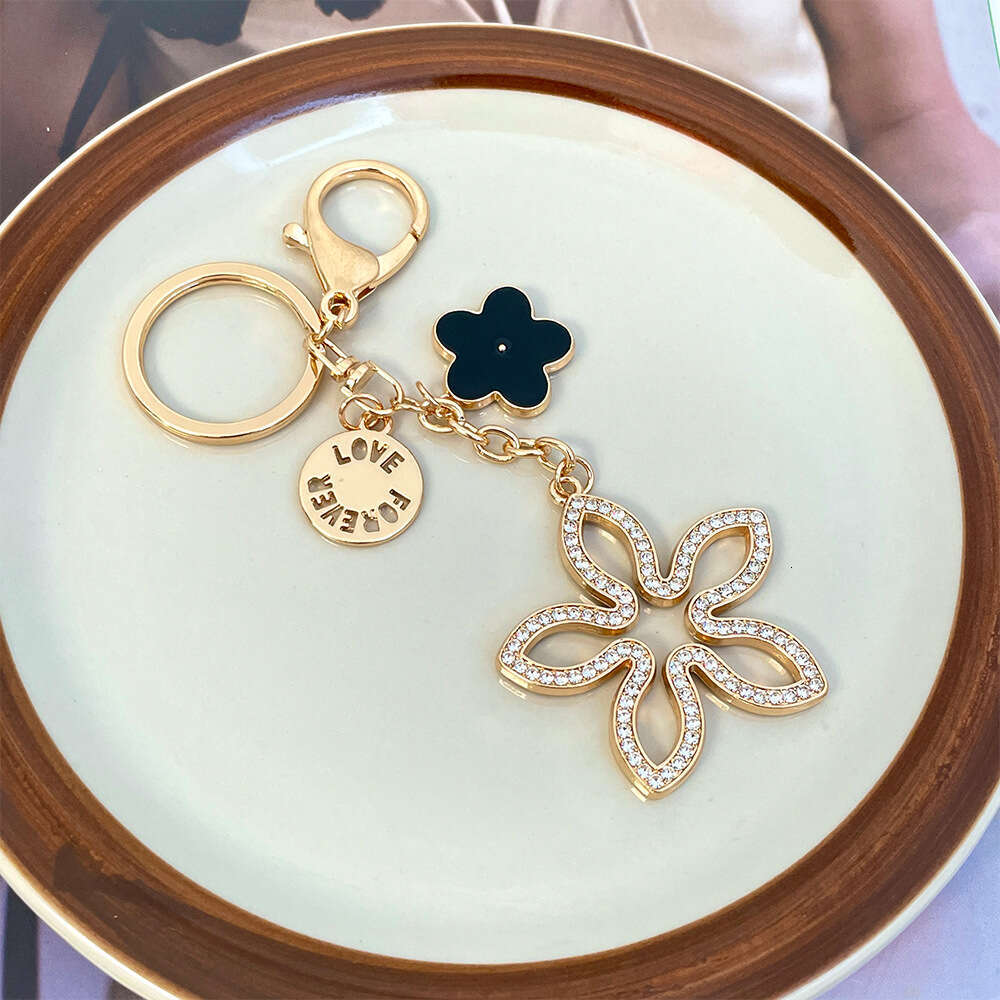 Keychain Versatile Two-color Flower Diamond-studded hollow full-diamond flower piece matches black and white enamel flowers Outdoor Recreation