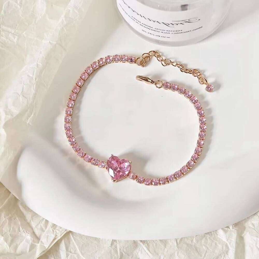 Exquisite and Elegant Pink Heart-shaped Sparkling Bracelet with High Aesthetic Value Holiday Gift for Anniversaries S8481 Z260225
