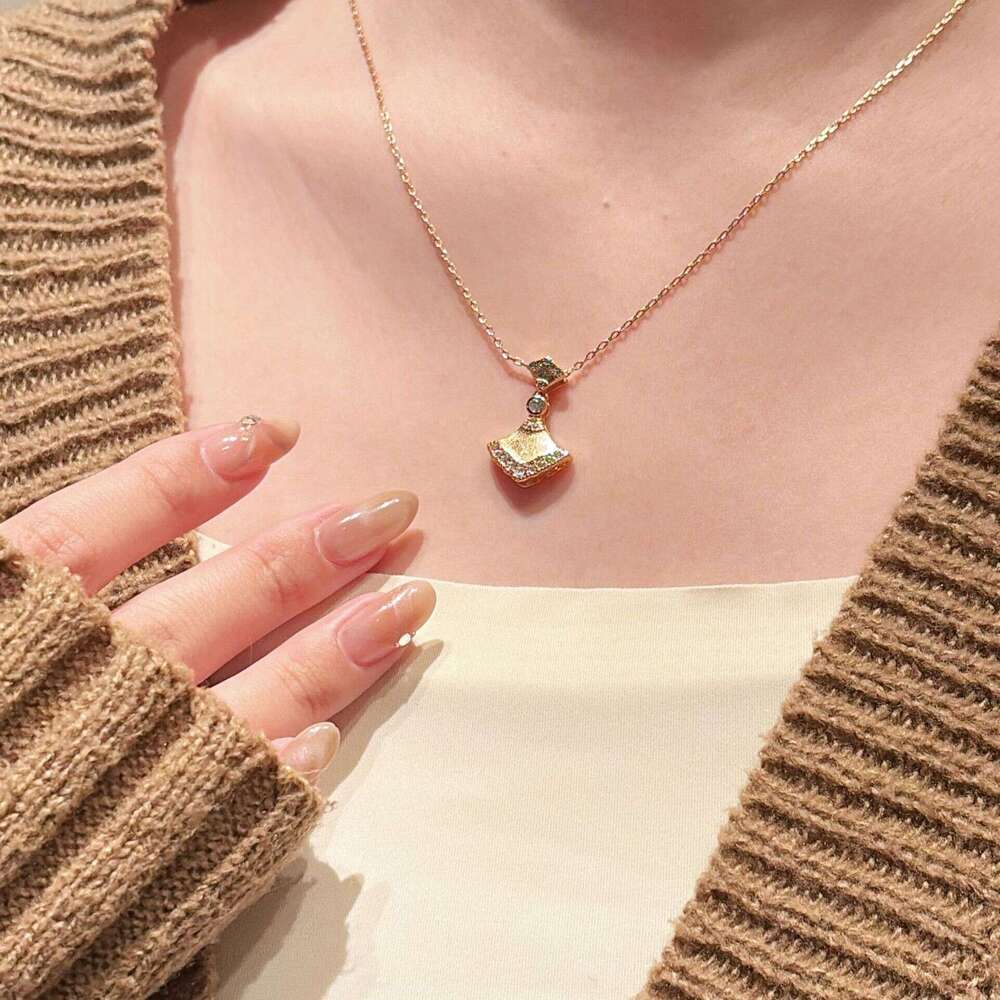 Diamond-embellished Fan-shaped Skirt Pendant Necklace For Women High-end Chain