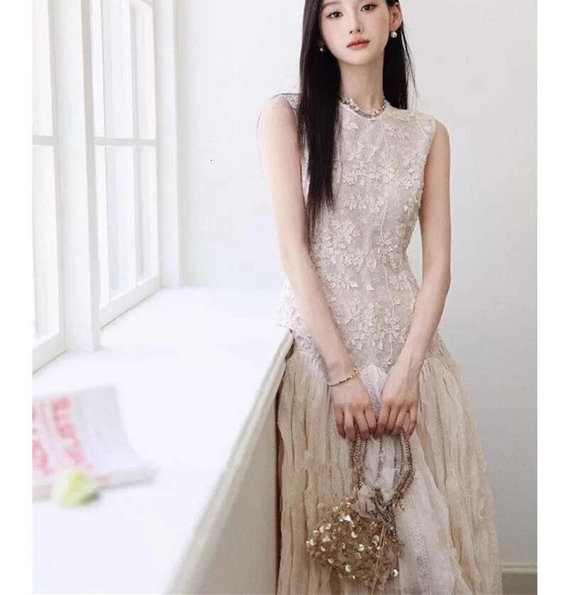 2026 New Spring and Autumn Elegant Ladies' Sleeveless Lace Jacquard Splicing Long Dress with Large Bottom for Women