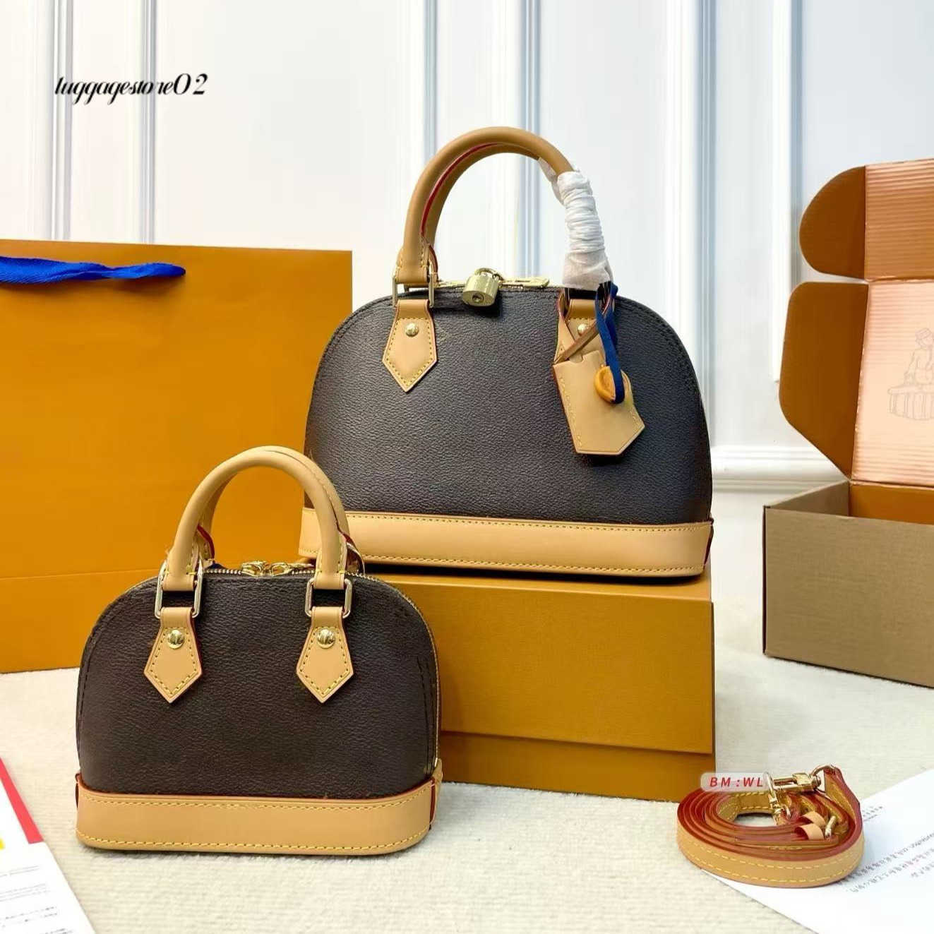 Shoulder Bags Designer bag shell bags almas bb mini Genuine Leather Classic style vintage Handbags Chain Ladies Cosmetic Crossbody brown bags designer women