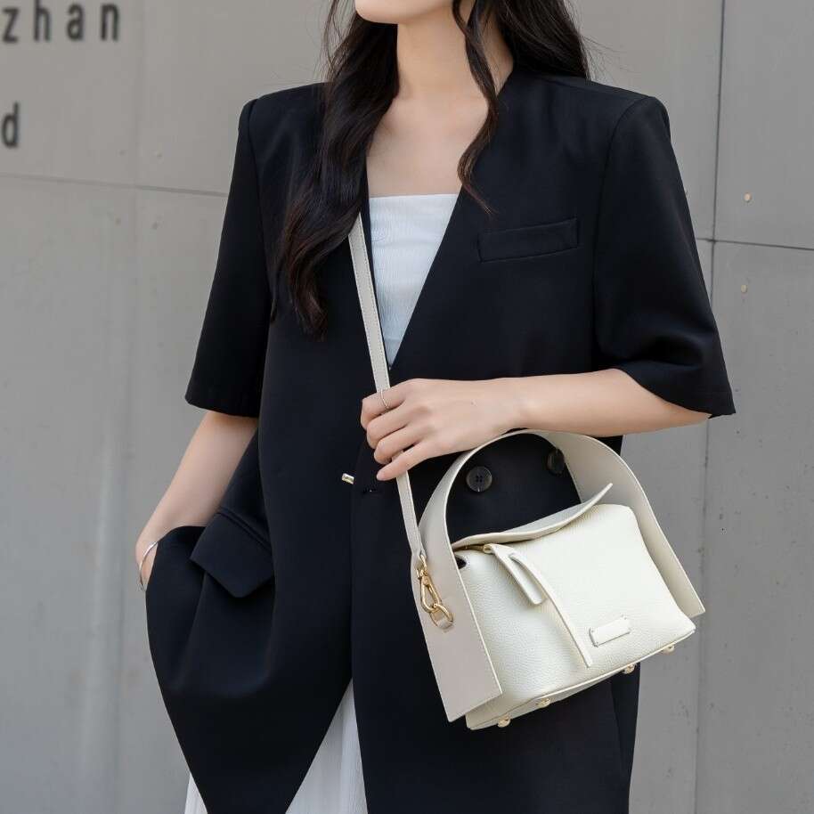 Luxury Shoulder Bags Totes Spring New Cross Border Genuine Leather Ear Hanging Eaves Bag Large Capacity Women S High End Crossbody Handbag SENYY