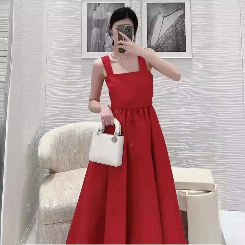 2026 fashion celebrity style simple solid color Hepburn style strapless square collar waist slimming long skirt