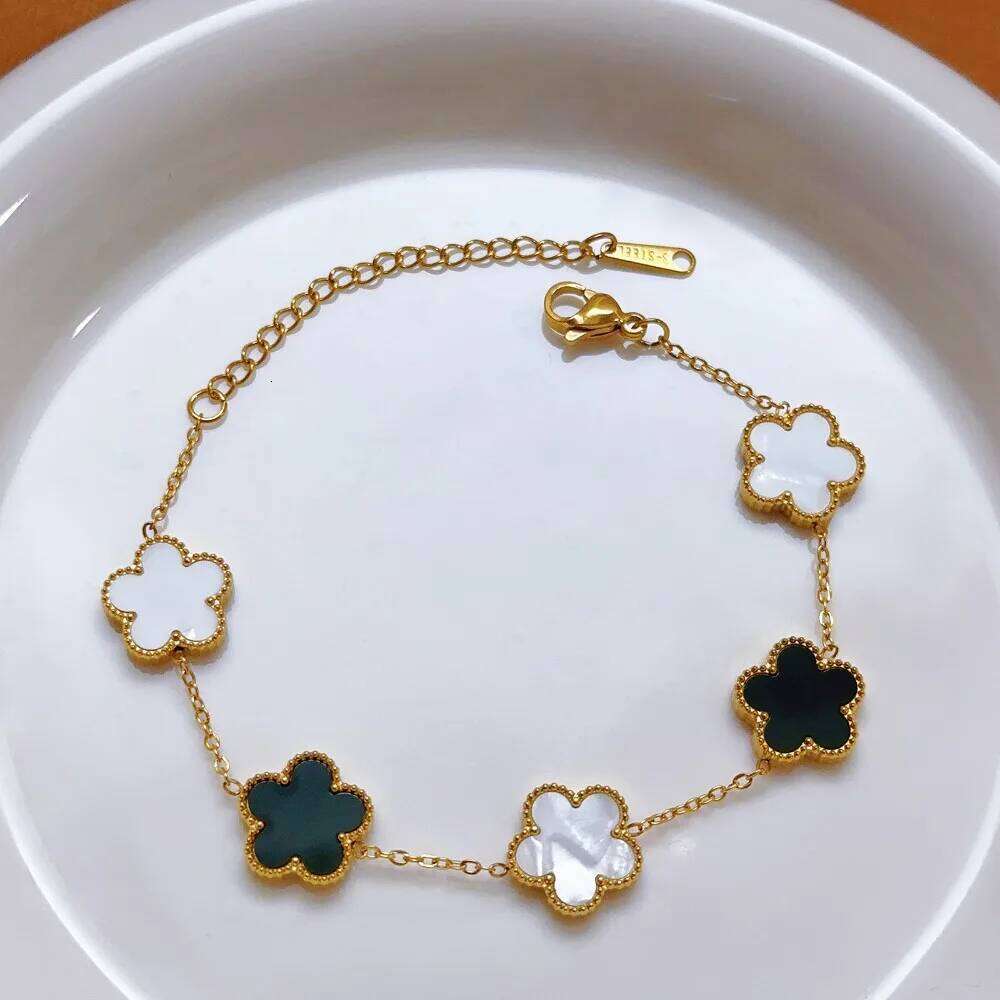 Sweet Fashion Exquisite Double-sided Five Leaf Flower Bracelet for Women Friends Stainless Steel Lucky Jewelry Does Not Fade Z260225
