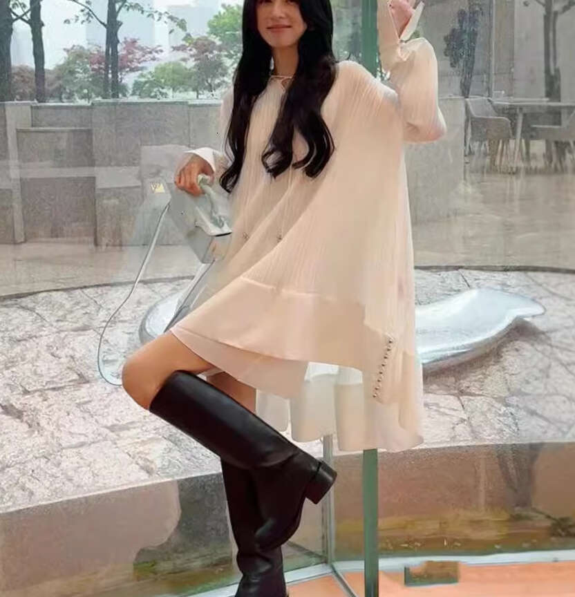 2026 Autumn/Winter Collection Fashion Design Loose Folded White Dress Star Same Style Women