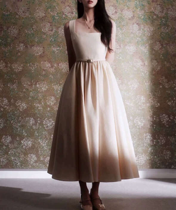 2026 fashion celebrity style simple solid color Hepburn style strapless square collar waist slimming long skirt