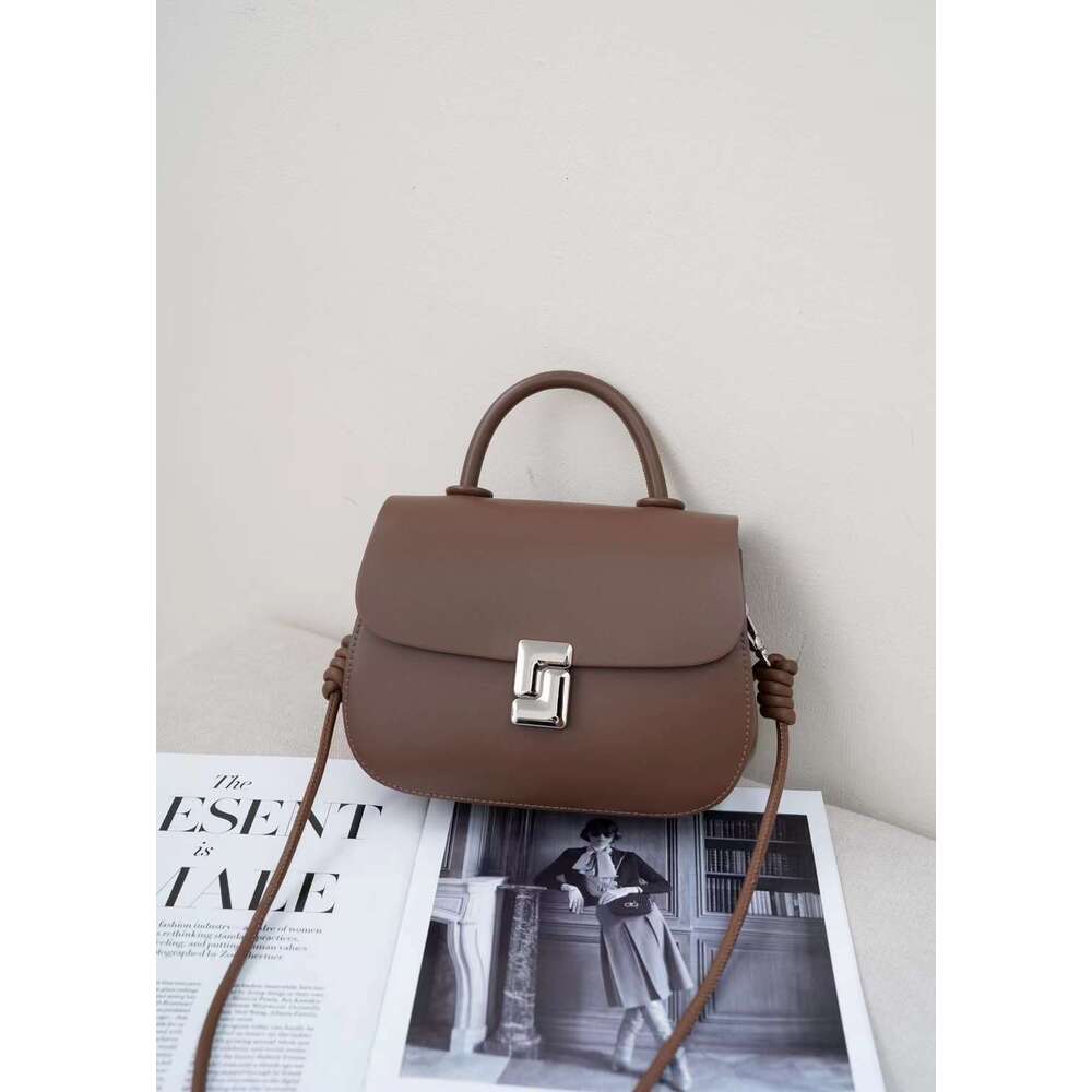 Luxury Shoulder Bags Totes Genuine Leather Women S Vintage Saddle Fashionable Small Round High End Exquisite Bag Classic Trendy Versatile Crossbody SE