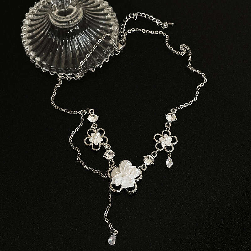 Super Fairy Flower Tassel Necklace For Women Spicy Girl Sweet Cool Light Luxury Clavicle Chain