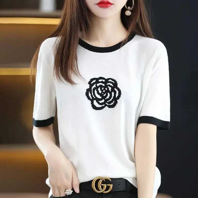 Women's Camellia Knit Top, Contrast Trim Short Sleeve TeeT260226