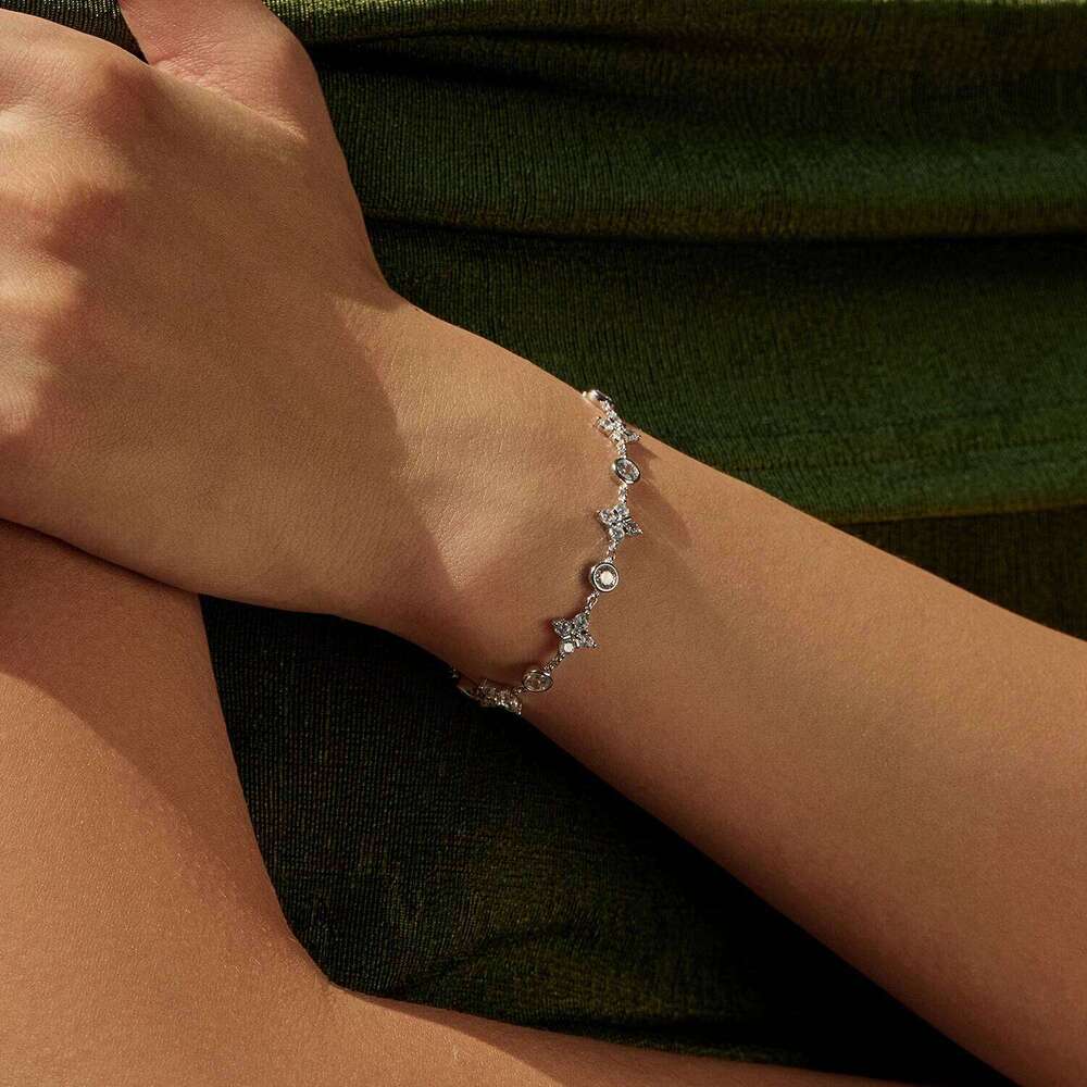 MODIAN 925 Sterling Silver Exquisite Dazzling Lucky Four-Leaf Clover Clear Zirconia Charm Bracelet For Women Party Fine Jewelry Z260225