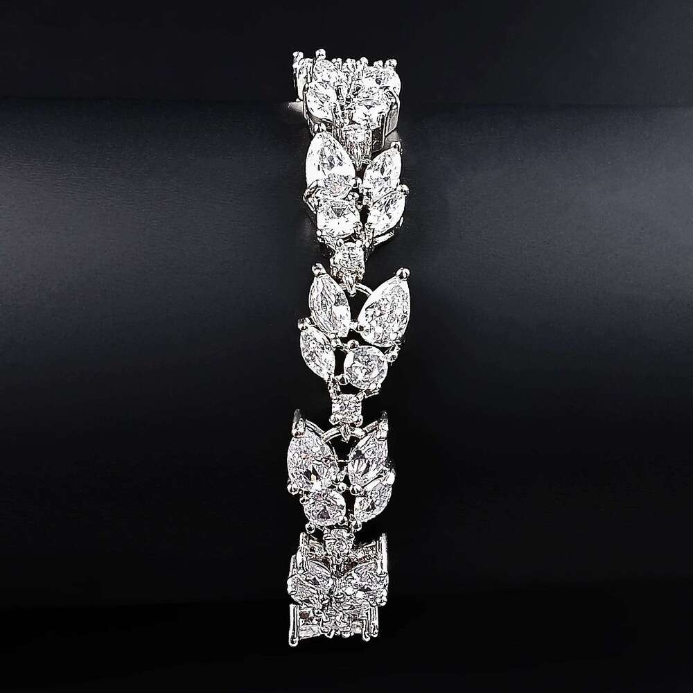 2024 New Luxury silver color on hand Bracelet Bangle For Women Anniversary Gift Jewelry Wholesale S6106 Z260225