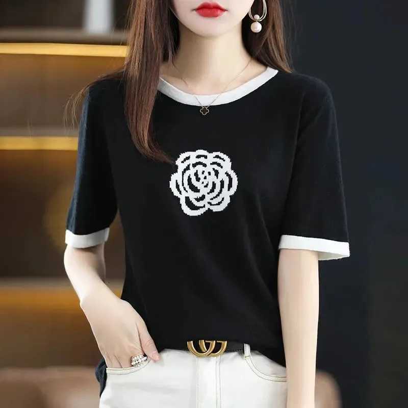 Women's Camellia Knit Top, Contrast Trim Short Sleeve TeeT260226