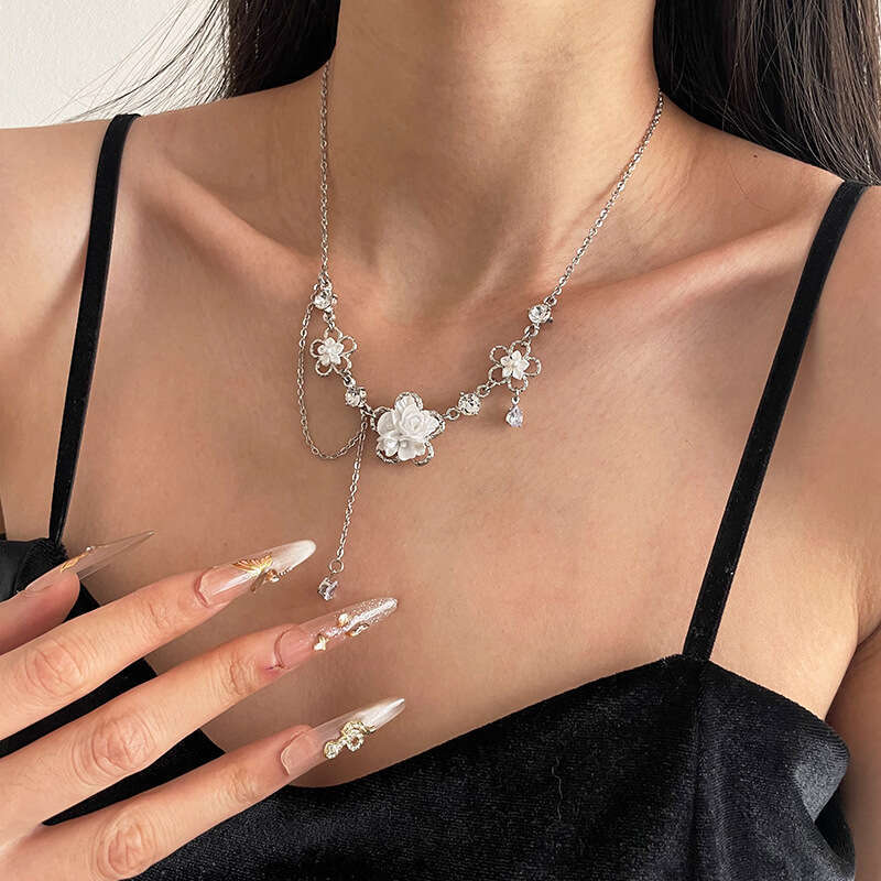 Super Fairy Flower Tassel Necklace For Women Spicy Girl Sweet Cool Light Luxury Clavicle Chain
