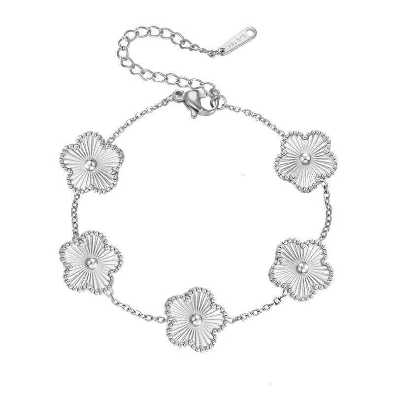 Hot Selling High-Quality Plum Blossom Plant Metal Five Leaf Flower Bracelet Necklace With Double-Sided Y2K Style Clover Z260225