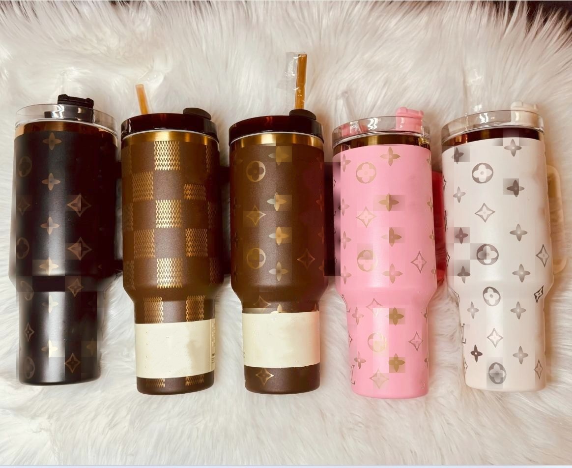 US Stock Designer 40oz Stainless Steel Tumblers Cups Cute Cat Fashion Letters Print 40 OZ Travel Car Mugs With Handle Straw Insulated Drinking Water Bottles 0524