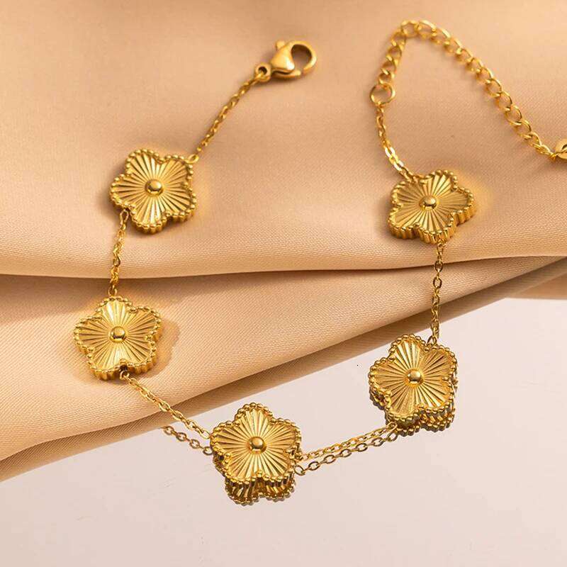 Fashion Flower Stainless Steel Bracelets For Women Trendy Gold Color Metal Bracelet Party Birthday Daily Cute Romantic Jewelry Z260225