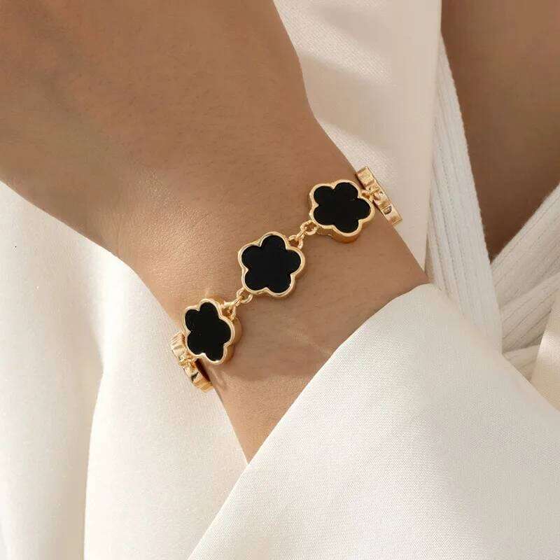 Black White Five Leaf Clover Women Flower Bracelet Party Birthday Gift Z260225