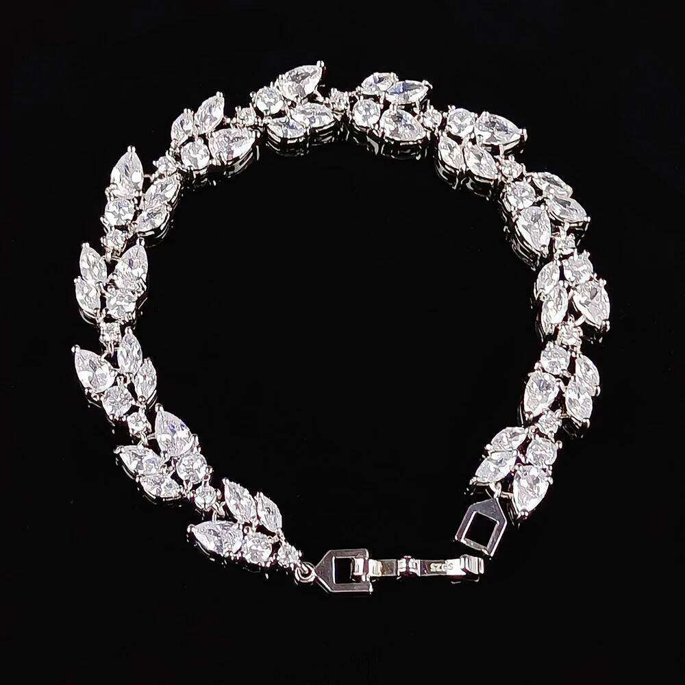 2024 New Luxury silver color on hand Bracelet Bangle For Women Anniversary Gift Jewelry Wholesale S6106 Z260225