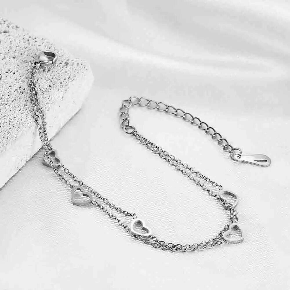 A fashionable classic stainless steel 18K gold bracelet with a hollowed-out heart-shaped chain and layered adjustment Z260225