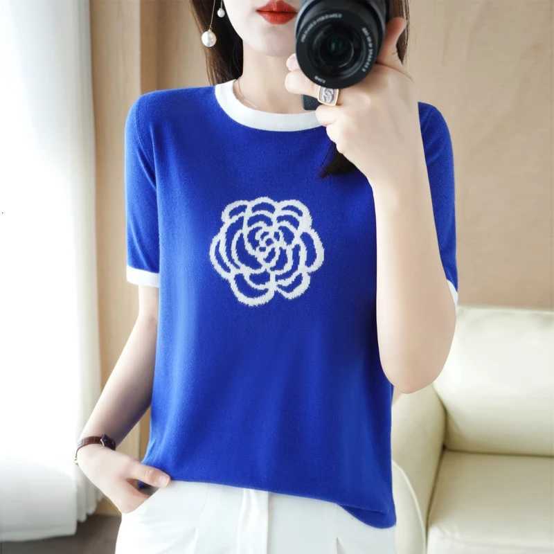 Women's Camellia Pattern Cashmere Knit Top, Round Neck Short Sleeve Spring Summer TeeT260226