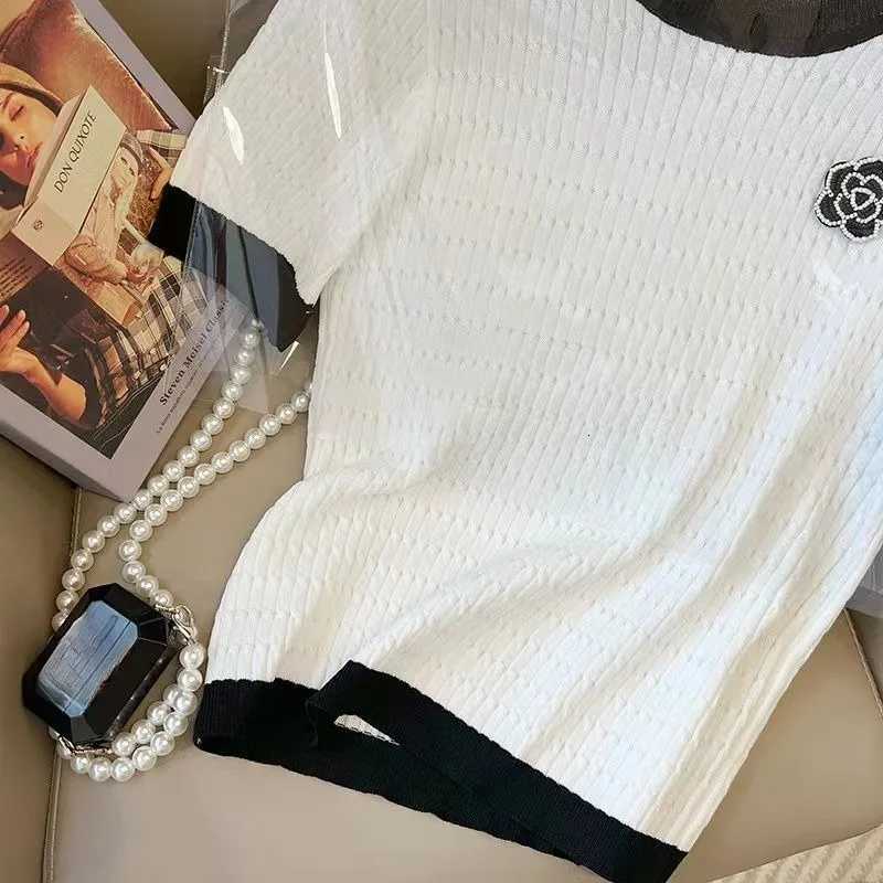 Women's Luxury Rose Embroidered Knit T-Shirt, Round Neck Short Sleeve Summer TopT260226