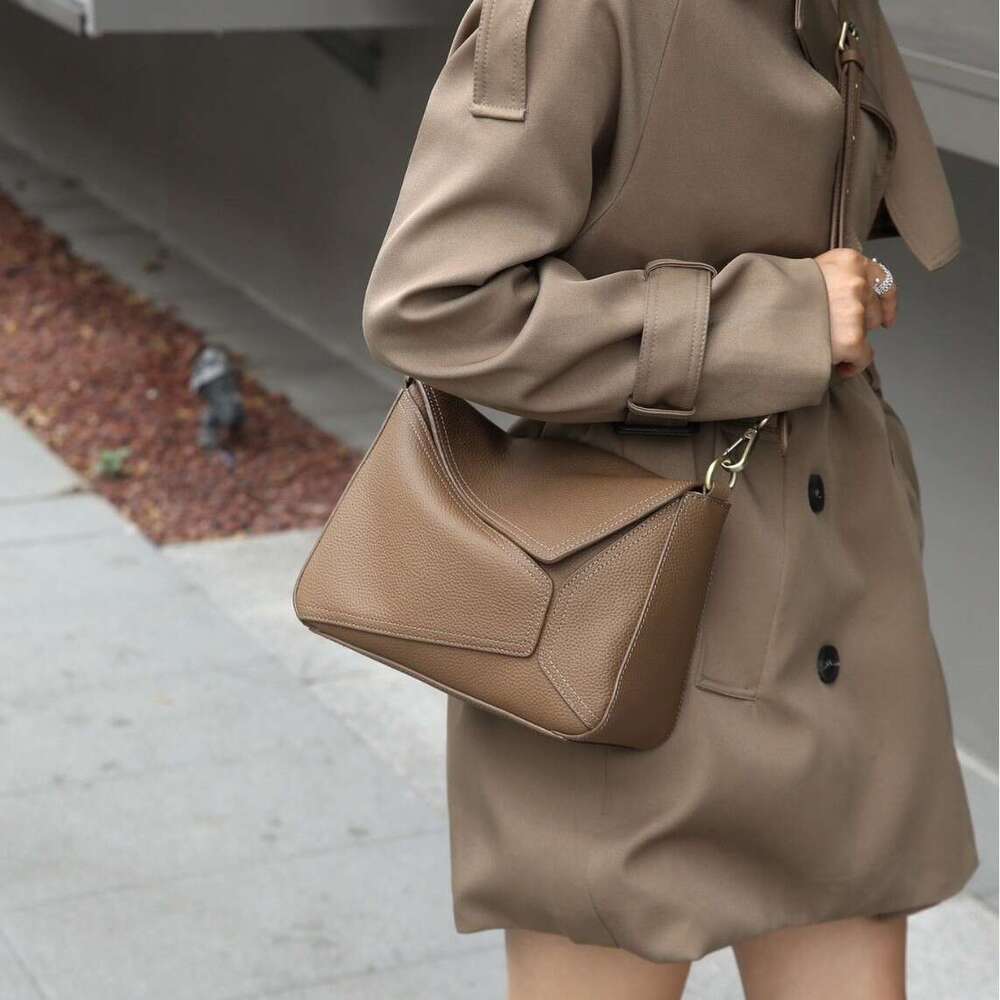 Luxury Shoulder Bags Totes Hobo Top Layer Cowhide Niche Versatile Single Crossbody Simple Practical Women S Envelope Square Zipper Bag Soft Leather SE