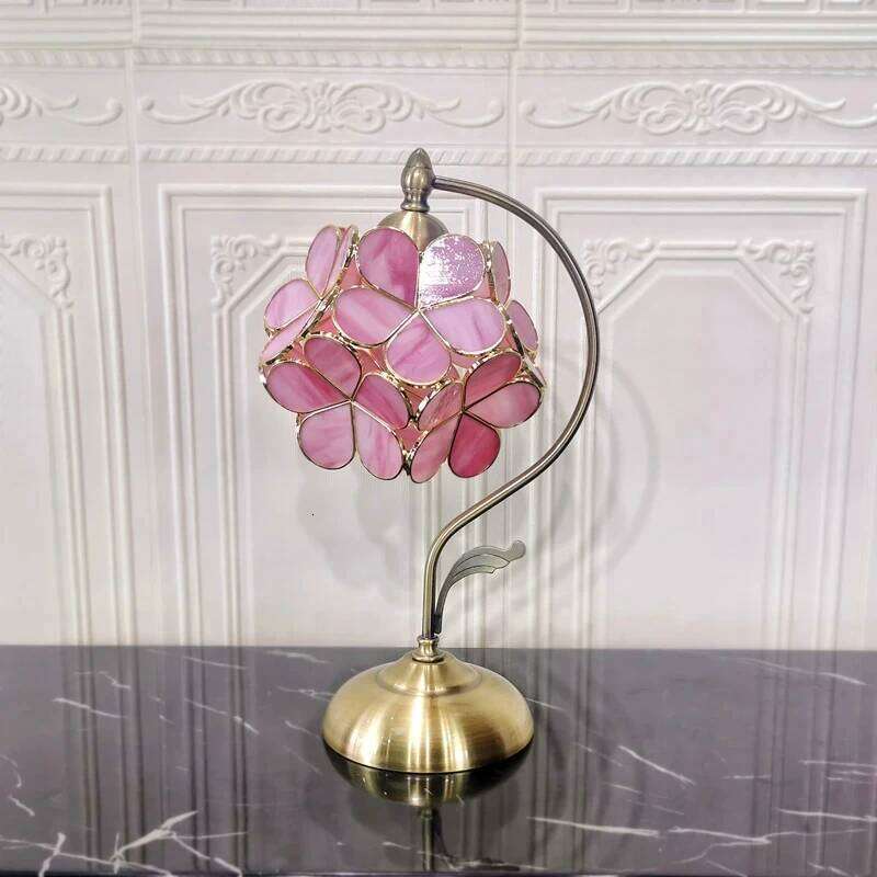 Tiffany Creative Petal Desk Lamp Luxury Romantic European Decoration Lamps American Retro Butterfly Flower Glass Light H260225