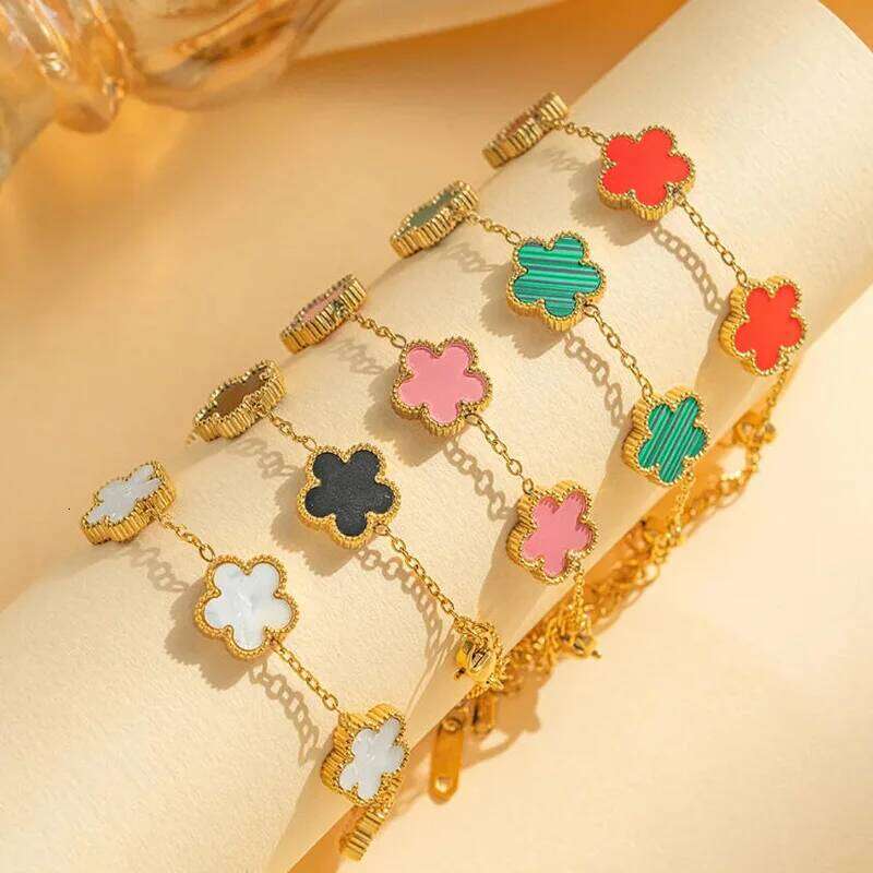 The stainless steel double-sided bracelet with five-leaf petals and gold-plated clovers is the best family gift for mothers, lad Z260225