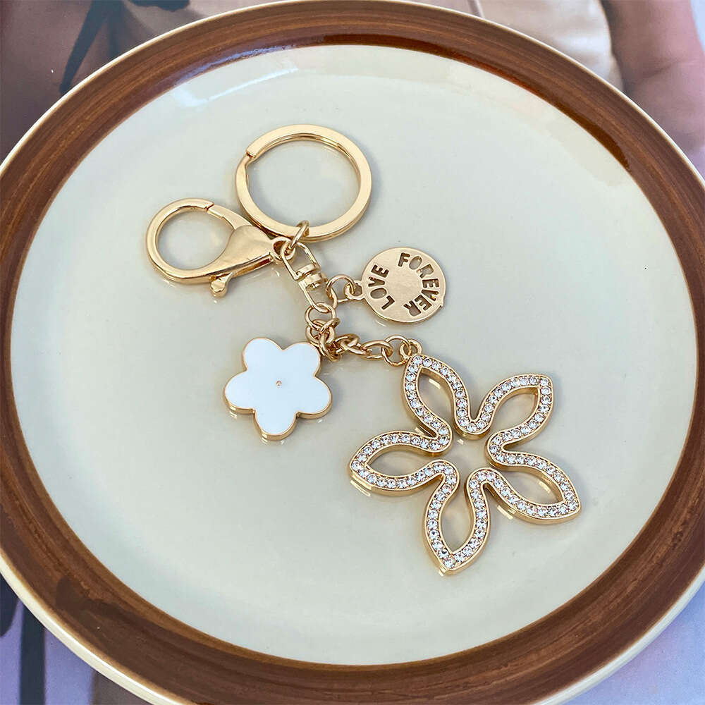 Keychain Versatile Two-color Flower Diamond-studded hollow full-diamond flower piece matches black and white enamel flowers Outdoor Recreation