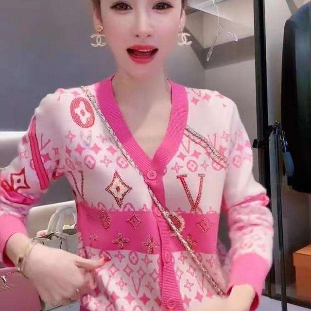 European Style Diamond-Studded Letter V-Neck Ice Silk Knit Cardigan For Women, Autumn Fashionable Outerwear, Super Popular Slimming Top
