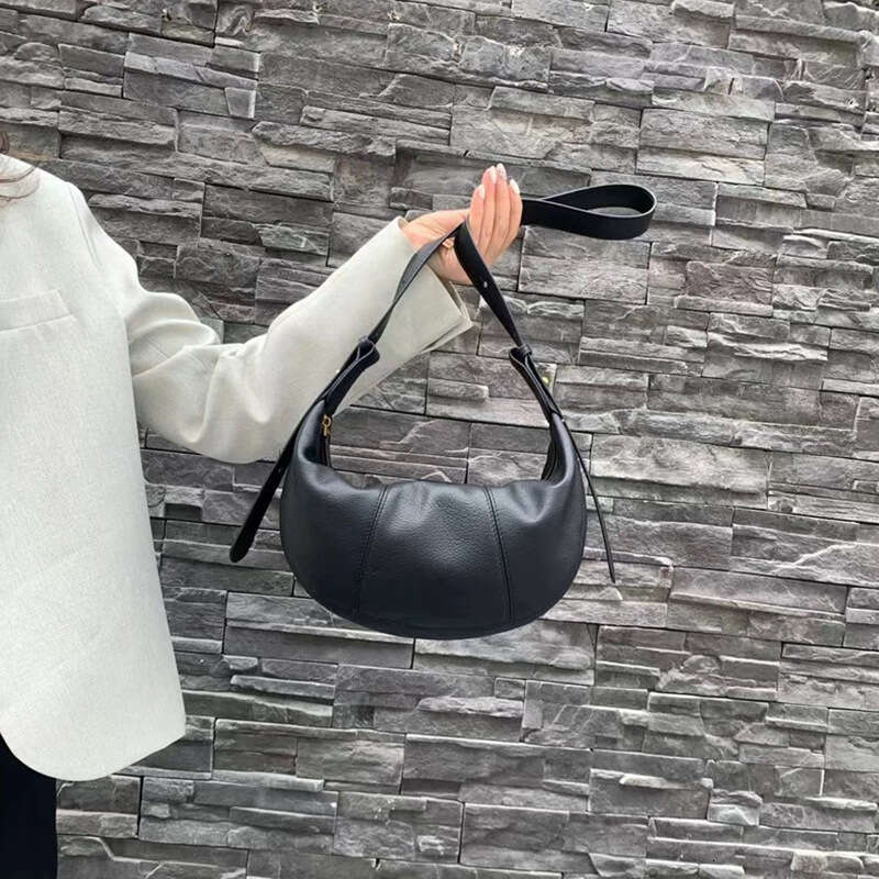 Luxury Shoulder Bags Yan Genuine Leather Dumpling For Women Versatile Cowhide Horn Commuter Crossbody Large Capacity Shoulder Bag Niche High End Under