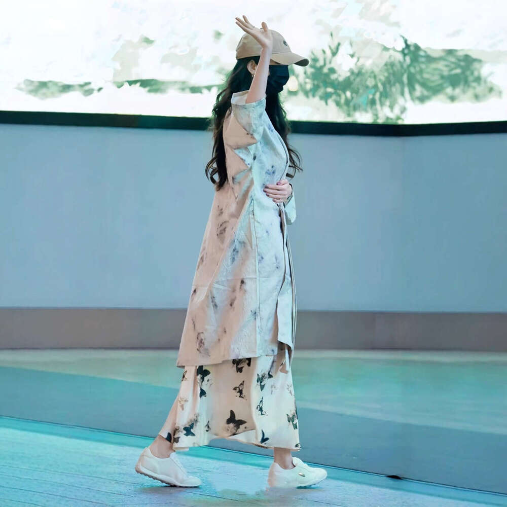 2026 Autumn Celebrity Same Style New Chinese Ink Dyeing Elegant Hanfu Loose Long Coat Strap Skirt Set for Women