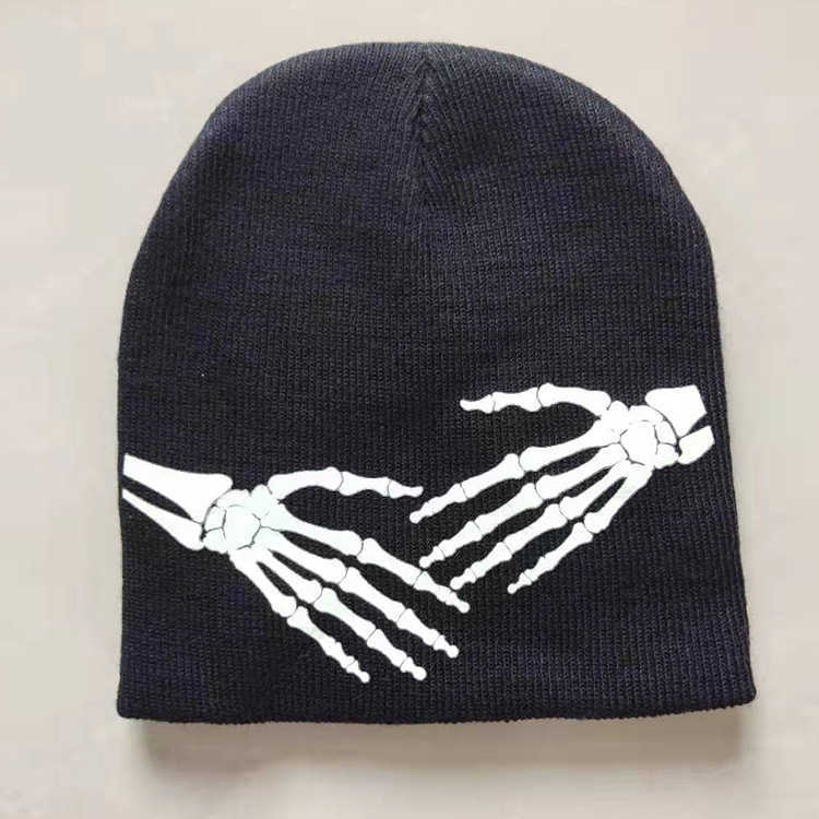 Winter warm knitted hat Halloween glow-in-the-dark knitted hat skull design quirky and versatile trendy mens hat S260225