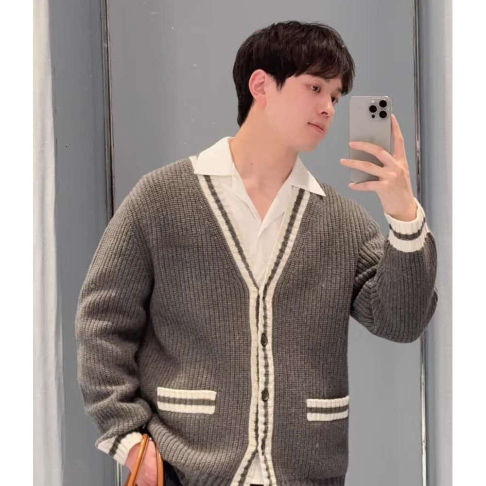 2026 Designer Spring/Summer New Collection Celebrity Lazy College Style Contrast Color V-neck Knitted Cardigan for Women