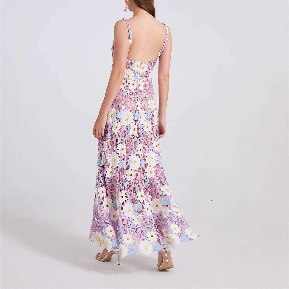 The 2026 new fashion niche offers a flowing vest with brightly colored floral lace waistband and long skirt
