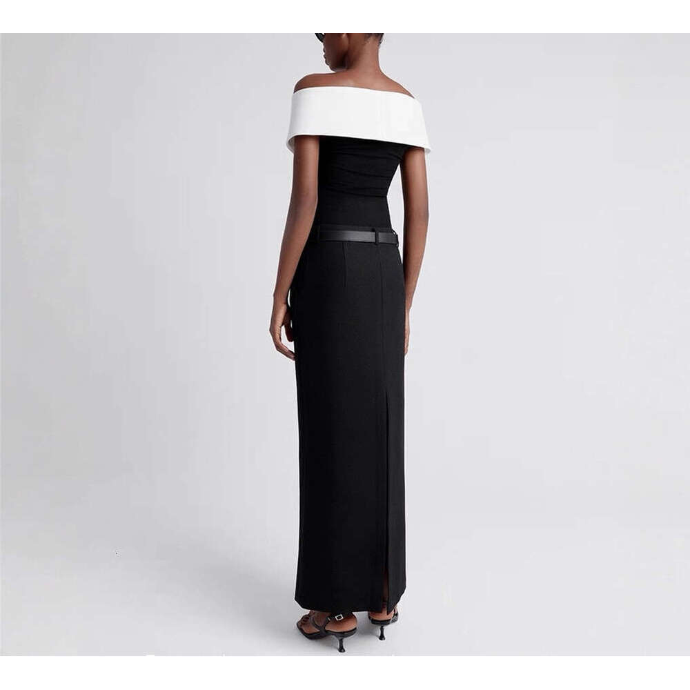 New designer niche fashion black and white contrasting color off shoulder slim fit multifunctional knitted women's top 2026