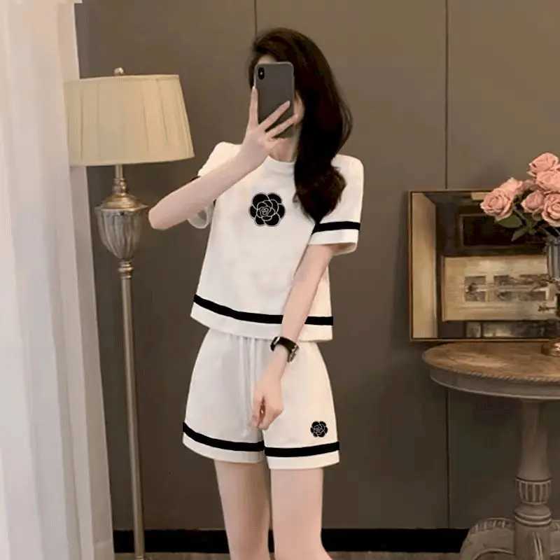 2026 Summer Women's Two Piece Set, Camellia Embroidery Contrast Trim T-Shirt & ShortsT260226