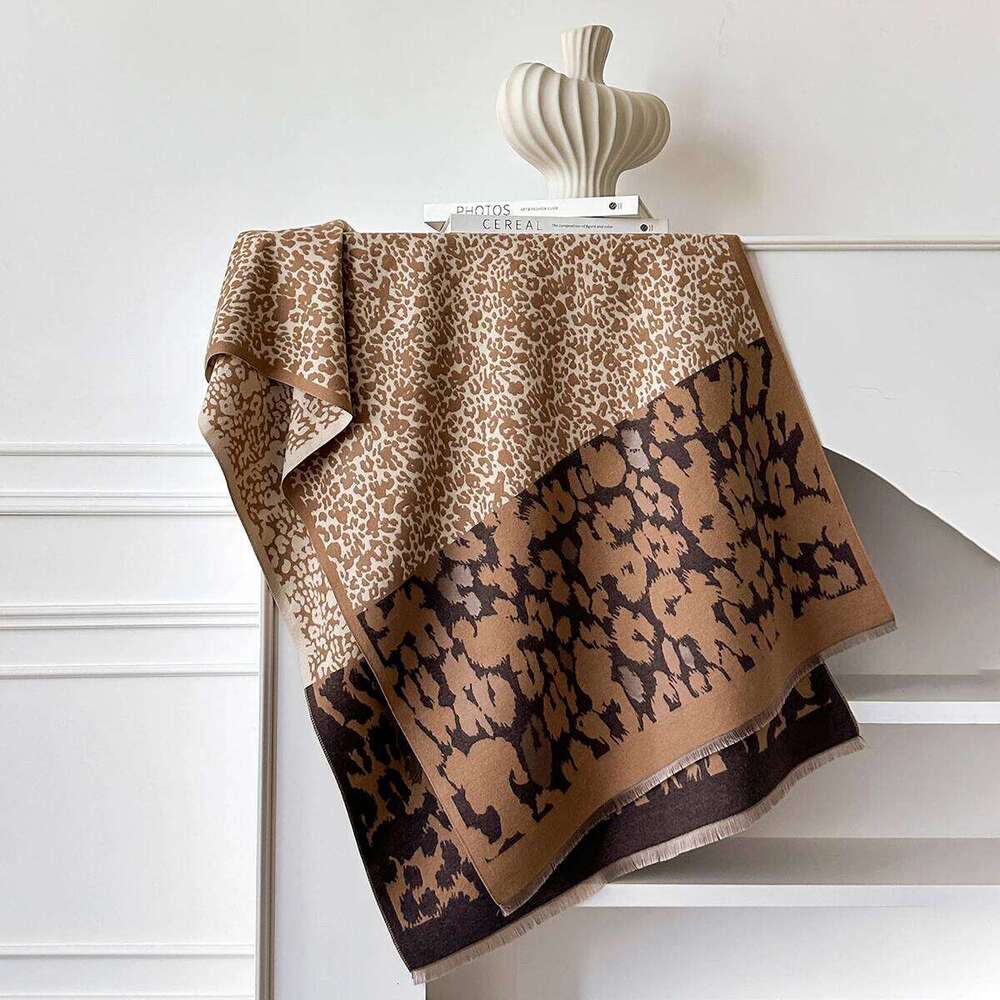 2025 Winter Leopard Print Imitation Cashmere Scarves for Women Soft Thick Shawls Wraps Pashmina Lady Warm Blanket Bufanda Scraf Z260226