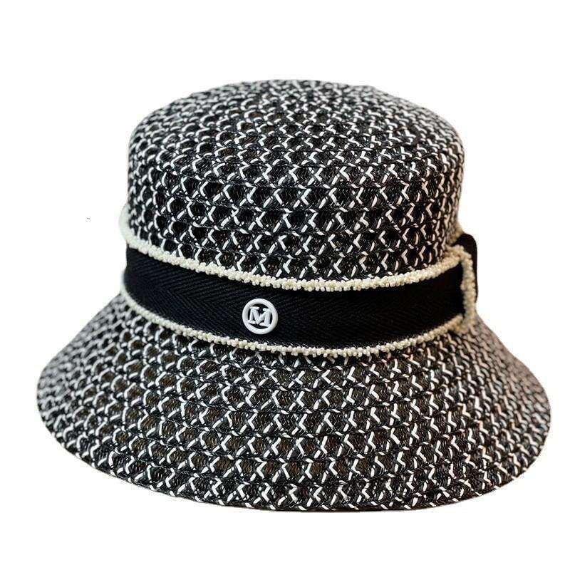 Coarse wool wide-brimmed women's hat Pearl-trimmed cap Suitable for urban strolls and for wearing during brunch time