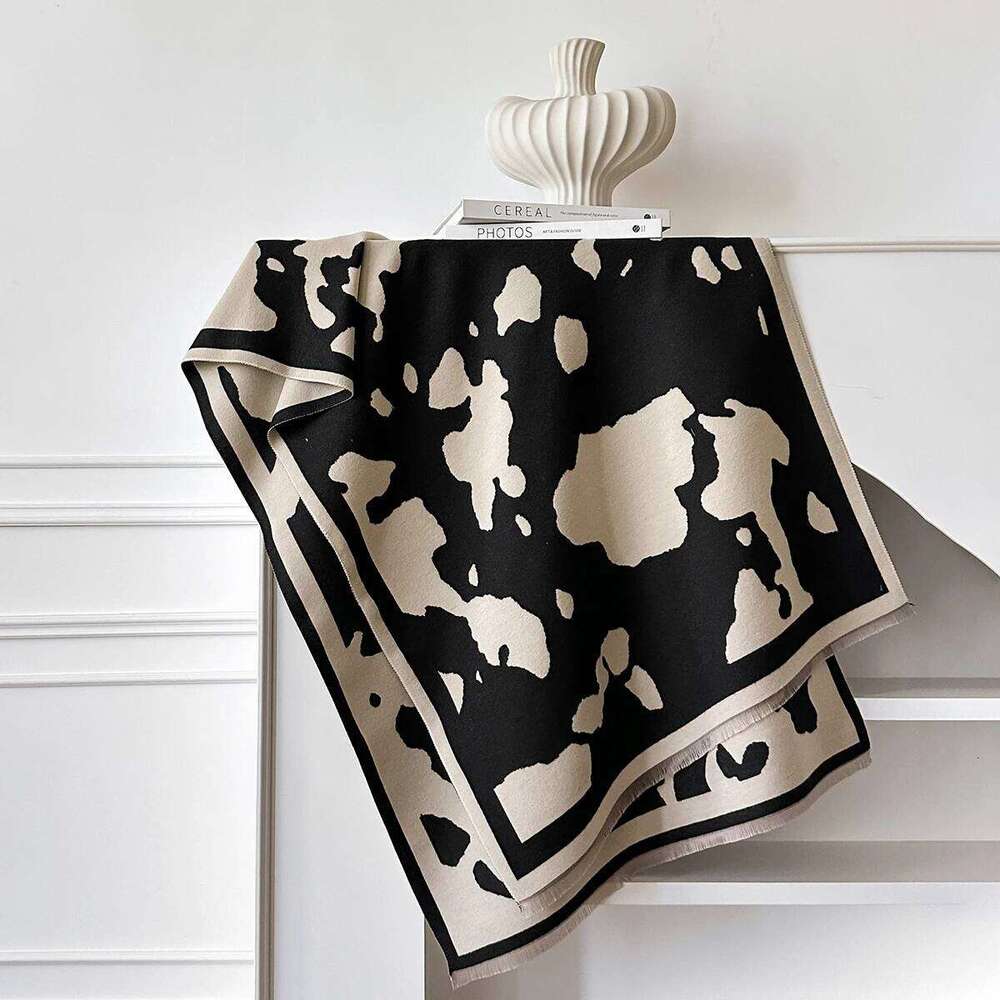 2025 New Fashion Leopard Print Cashmere Scarf Winter Shawls Female Autumn Thickened Warm Women Tassel Wraps Outdoor Neck Scarves Z260226