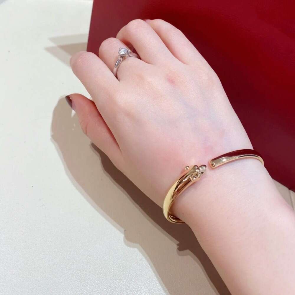 Women's Designer Open-Cuff Bracelet Green-Eyed Leopard Head Bracelet Women's Holiday Gift